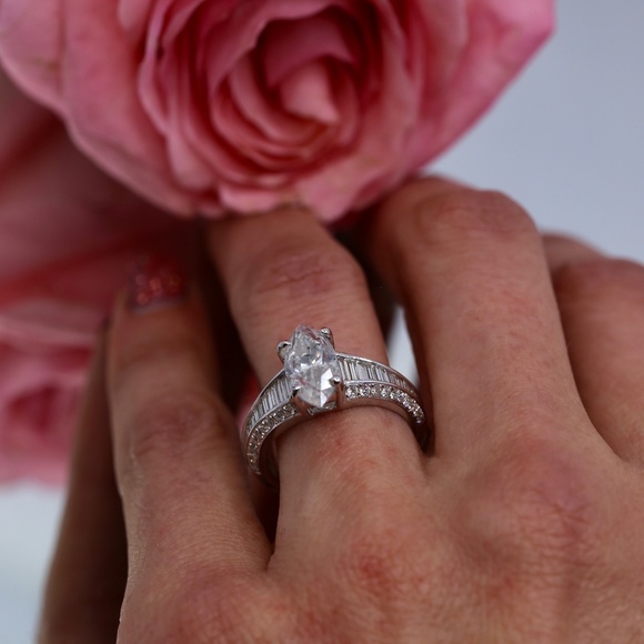 4.5 Carat Diamond Engagement Ring - Picture 3 of 6